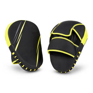 Guantes de Boxeo de Piel Negros y Amarillos Curvos para Entrenamiento, Sparring, MMA, Muay Thai, Kickboxing - Product Image 1