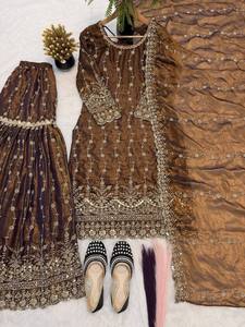 Conjunto de traje Sharara y Dupatta para mujer con bordados y lentejuelas. - Product Image 6