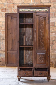 Armoire de luxe en bois massif artisanal à 2 portes, avec sculptures de feuilles ornées et incrustations de carreaux, finition chêne - Product Image 6