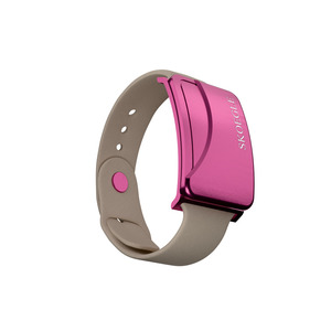 Pulsera Inteligente con GPS SKOEGL, Botón SOS, Batería Recargable, Rastreo en Tiempo Real, Detección de Caídas, Correa Beige, Rosa - Product Image 2