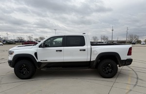 Camioneta Ram 1500 RHO 2026 Deluxe Premium con Navegación, Tracción en las 4 Ruedas, Transmisión Automática y Asientos de Cuero - Product Image 4