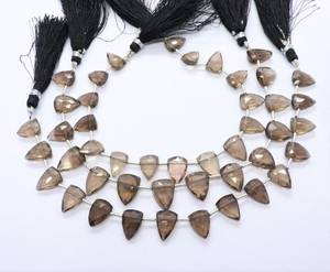Perles de quartz fumé naturel facettées en forme de triangle 8x11-9x13 MM, perles de pierres précieuses en forme de nœud de 8 pouces, perles fantaisie en quartz fumé - Product Image 1