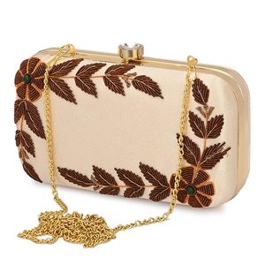 Pochette brodée faite à la main à prix abordable, sac à main ethnique traditionnel pour femme, idéal pour les fêtes, mariages et soirées - Product Image 1