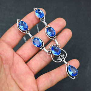 สร้อยคอเงินแท้ประดับมุกน้ำจืดทรงลูกแพร์สีฟ้าโทแพซสังเคราะห์ งานแฮนด์เมดสั่งทำพิเศษ ของขวัญแต่งงานสุดหรู - Product Image 1