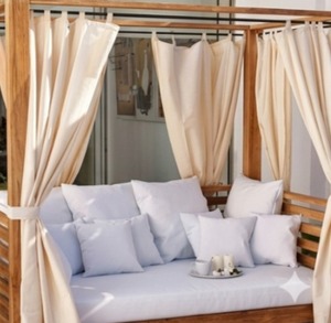 Cama de Día Moderna para Exteriores de Madera de Teca Sólida con Cortinas, Muebles de Lujo para Jardín, Resort o Piscina, Indonesia - Product Image 3