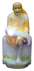 Statue de Sai Baba en marbre blanc de haute qualité, sculptée à la main, en position assise, sur pierre de marbre utilisée dans les temples pour la décoration et la prière. - Product Image 5