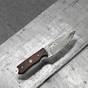 Couteau de chasse Skinner en acier Damas de haute qualité, personnalisable OEM/ODM, fait main, manche en bois, étui en cuir, lame à pointe tombante de 8 pouces - Product Image 3