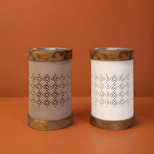 Cet ensemble de brûleurs d'encens en bois et métal présente des motifs découpés au laser complexes et des bordures en bois pour une élégance et une fragrance modernes. - Product Image 1