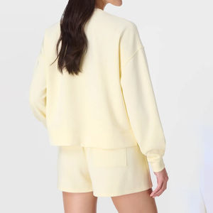 Ensemble deux pièces vintage vert hiver pour femme : sweat-shirt court et short en molleton de coton personnalisé, coupe oversize et respirant - Product Image 2