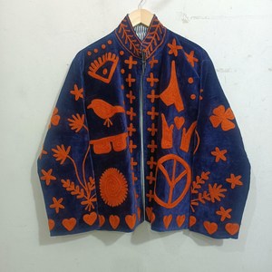 Veste Suzani en velours bleu brodée à la main, un incontournable de la mode indienne, cadeau d'Halloween pour elle, vêtement d'extérieur bohème - Product Image 5