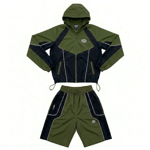 Conjunto Deportivo para Hombre en Verde y Negro con Chaqueta con Capucha y Pantalones Cortos de Secado Rápido en Poliéster, Estilo Deportivo Casual - Product Image 1