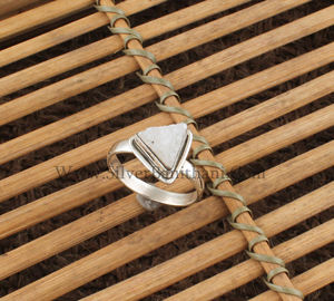 Bague Druzy Blanche en Argent Sterling, Bijou Druzy Scintillant, Cadeau Unique pour Demoiselle d'Honneur, Bague Délicate en Pierre Blanche, Cadeau pour Elle - Product Image 4