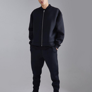 Conjunto Deportivo Personalizado para Hombre, Chaqueta Bomber con Cierre Completo y Pantalones Jogger, Ropa Deportiva Informal de Primera Calidad, Hecho en Pakistán - Product Image 1