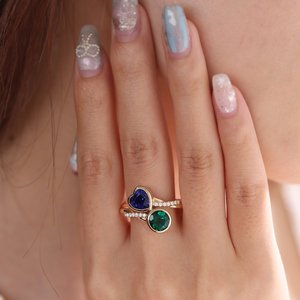 Anillo de Oro Real con Esmeralda de Laboratorio y Zafiro Azul de 4ct de Peso Total, Estilo Boutique, Hecho a Mano, con Engaste de Bisel de Dos Piedras, Anillo de Boda - Product Image 3