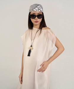 Vestido Casual de Verano de Lujo, de Organza de Seda Transparente, con Hombro Asimétrico y Botones, Estilo Holgado y Recto, Elegante y Minimalista, Vietnam, ODM OEM - Product Image 4