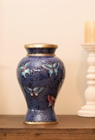 Urna Funeraria de Cristal Pintada a Mano, Personalizada, de Lujo, con Diseño Floral de Mariposas en Azul Real, Ecológica, con Acabado Transparente