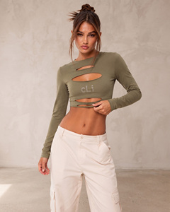 Chemisier court en maille vert olive à manches longues pour femme, coupe ajustée, orné de strass et logo personnalisé, idéal pour le printemps - Product Image 5