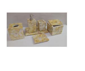 Juego de accesorios de baño de lujo en nácar con un rico carácter decorativo - Product Image 1