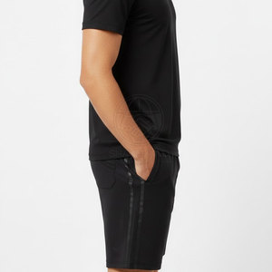 Ensemble de vêtements de sport pour hommes, t-shirt et short, matière douce et confortable, parfait pour les séances de gym et les activités de fitness en plein air - Product Image 4