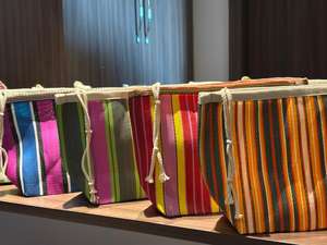 Pochette de voyage pour femme en nylon écologique PP imperméable, style tendance, grande capacité, durable, légère et portable - Product Image 5