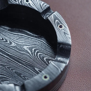 Cenicero Decorativo con Patrón Damasco, Bandeja para Fumar de Acero Hecha a Mano, Porta Cenizas Metálico Resistente para Cigarrillos y Cigarros - Product Image 4