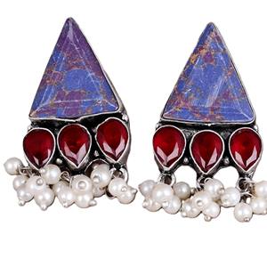 Pendientes de latón plateado oxidado con granate estilo tribal bohemio |   Joyería Étnica con Colgantes |   Pendientes Colgantes Geométricos de Estilo Indio - Product Image 1