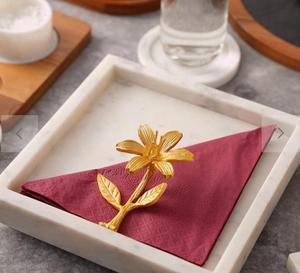 Porte-serviettes en métal fait main, motif floral, avec plateau décoratif en tissu rouge pour la table - Product Image 5