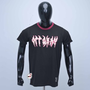 Camiseta Negra de Algodón para Hombre, Color Gris Claro, Manga Corta, Cuello Redondo, Corte Regular, con Estampado de Letras Rosadas, Estilo Urbano, con Ribete en Contraste - Product Image 1