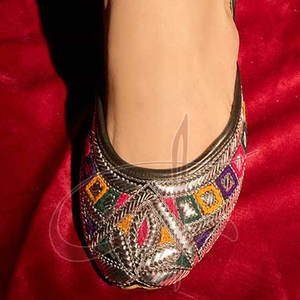 Nuevo Diseño de Moda, Khussa para Mujer con Estampado, Antideslizante, Suela Ligera, Parte Superior de Cuero Sintético, Personalizable - Product Image 6