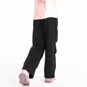 Ninja Urbain Discret : Tissus techniques entièrement noirs avec fermetures magnétiques discrètes pour un profil tactique silencieux et élégant pour femmes - Product Image 4