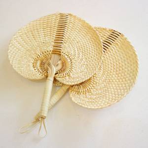 Ventilador de mano de hoja de palma, respetuoso con el medio ambiente, de gran calidad, precio barato, de Vietnam - Product Image 1