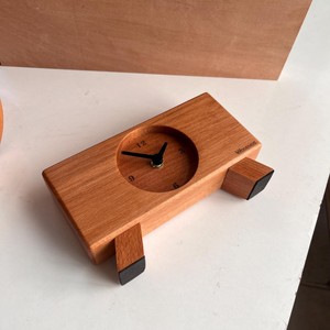 Reloj de Escritorio Moderno de Madera, Diseño Rectangular Minimalista, Funciona con Batería, Movimiento de Cuarzo, Visualización de Hora con Agujas - Product Image 3