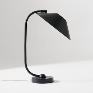 Lámpara de Mesa Eclipse Curve de Metal con Brazo Arqueado y Pantalla Ancha, Construcción de Hierro Premium, Iluminación Ambiental Cálida para Hogares Elegantes - Product Image 2