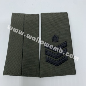 Épaulettes personnalisées brodées de qualité supérieure avec bordure dorée - Product Image 4