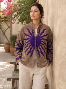 Veste Suzani en velours brodée à la main, motif soleil violet saisissant, style bohème, pour femme, manteau artisanal ethnique, blazer d'hiver pour festival - Product Image 1