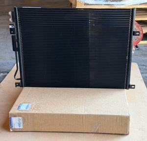 Suministros al por Mayor para Automóviles, Unidad de Condensación de Aire Refrigerado con Doble Soporte - Product Image 3