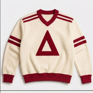 Pull en maille gris à col en V pour homme et femme avec applique triangulaire marron, manches longues, idéal pour l'automne, style universitaire - Product Image 3