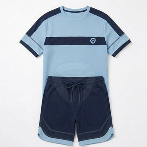 Ensemble t-shirt et short décontracté moderne pour homme, tissu doux au toucher, conçu pour le confort estival, les voyages et la maison - Product Image 4