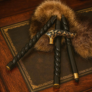 Bâtons de marche rustiques modernes en bois naturel écologique avec poignée en laiton poli, idéaux pour les cadeaux - Product Image 1