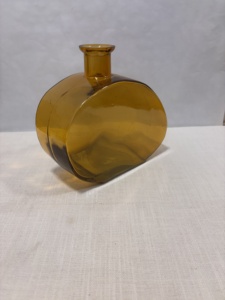 ROSHAN HANDICRAFTS Florero de Vidrio Ámbar Moderno de Perfil Bajo con Silueta Inspirada en Guijarros, Cuello Corto y Central para Exhibición en Mesa - Product Image 3