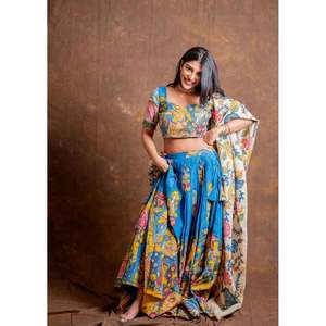 CRÊPE RICH LOOK IMPRIMÉ KALAMKARI TRAVAIL LEHENGA CHOLI AVEC DUPATTA BLEU - Product Image 1
