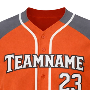 Jersey de Softbol Sublimado con Botones para Mujer, Corte Ajustado, Naranja y Gris, Uniforme Personalizado para Equipo con Número Impreso en la Espalda - Product Image 4