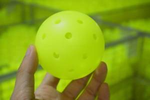 Balles de pickleball de haute qualité, 40 trous, 26g, moulées en une seule pièce, approuvées USAPA, pour intérieur et extérieur, fournisseur OEM - Product Image 2