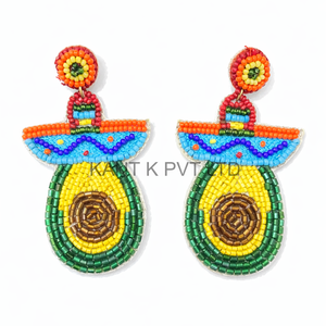 Pendientes Colgantes Hechos a Mano con Cuentas de Sombrero y Chiles - Diseño Colorido de Fiesta Mexicana, Chapados en Oro de 14K, Regalo - Product Image 3
