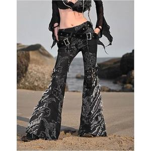 Vaqueros acampanados elásticos de corte ajustado para mujer, estilo gótico, con parches gráficos vintage y dobladillo deshilachado - Product Image 4