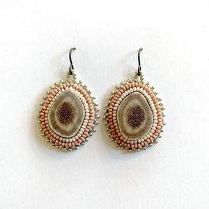 Nouvelles Boucles d'Oreilles Pendante Tendance Perles Artisanales Lettre d'Amour Paillettes Douces Style International - Product Image 6