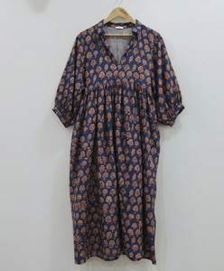 ชุดเดรสทำงานทรงเอไลน์ แขนพอง คอวี ลายดอกไม้วาดมือ ผ้าฝ้ายแท้ 100% ทอมือ ระบายอากาศได้ดี สวมใส่สบาย - Product Image 4