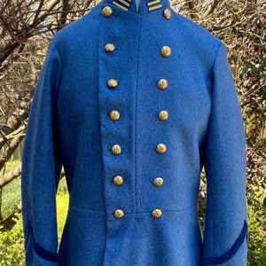 Manteau à franges de style Amérique de l'Ouest ancienne, reproduction authentique et fidèle à l'époque - Product Image 6
