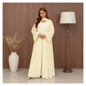 Abaya jaune vanille clair pour femme avec manches larges et ourlet festonné fin, design de poignets inspiré, style formel des Émirats arabes unis, boutique superposée - Product Image 1