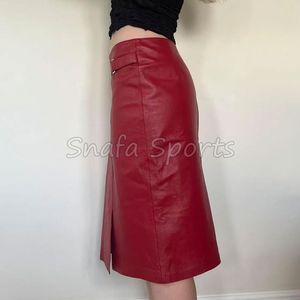 Jupes en cuir marron vintage d'automne pour femmes |   Tenue élégante sur mesure de haute qualité pour femmes, confortable - Product Image 3